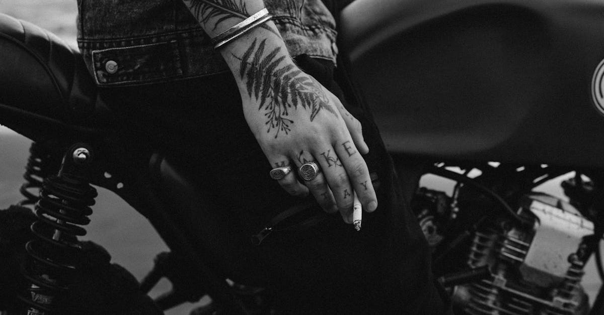 Does a gas fitter handle leaks?