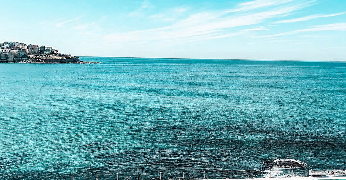 What is the hourly rate for a plumber in Sydney?